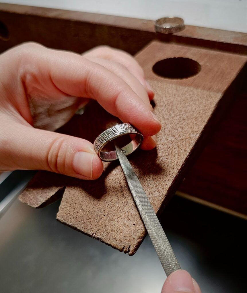 Tainan jewelry designer handcrafting custom wedding ring, Tru-Mi emotional anchor studio