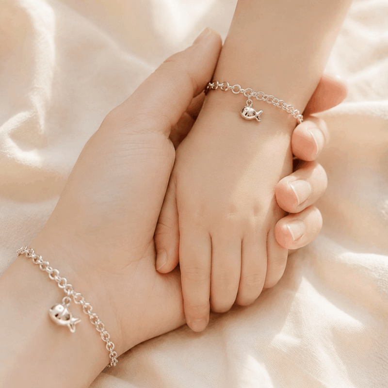 Beloved 小魚手鍊|親子佩戴情境 親子一起佩戴 Tru-Mi Beloved 小魚手鍊情境照