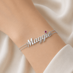 Mi系列訂製告白手鍊|Maggie名字手鍊佩戴圖 女性手腕佩戴 Tru-Mi Mi系列 Maggie英文名字訂製告白手鍊