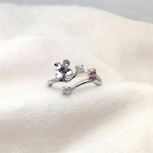 Memory系列花朵戒指|正面商品照 Tru-Mi Memory系列花朵戒指,紫色花朵搭配粉色與白色鋯石